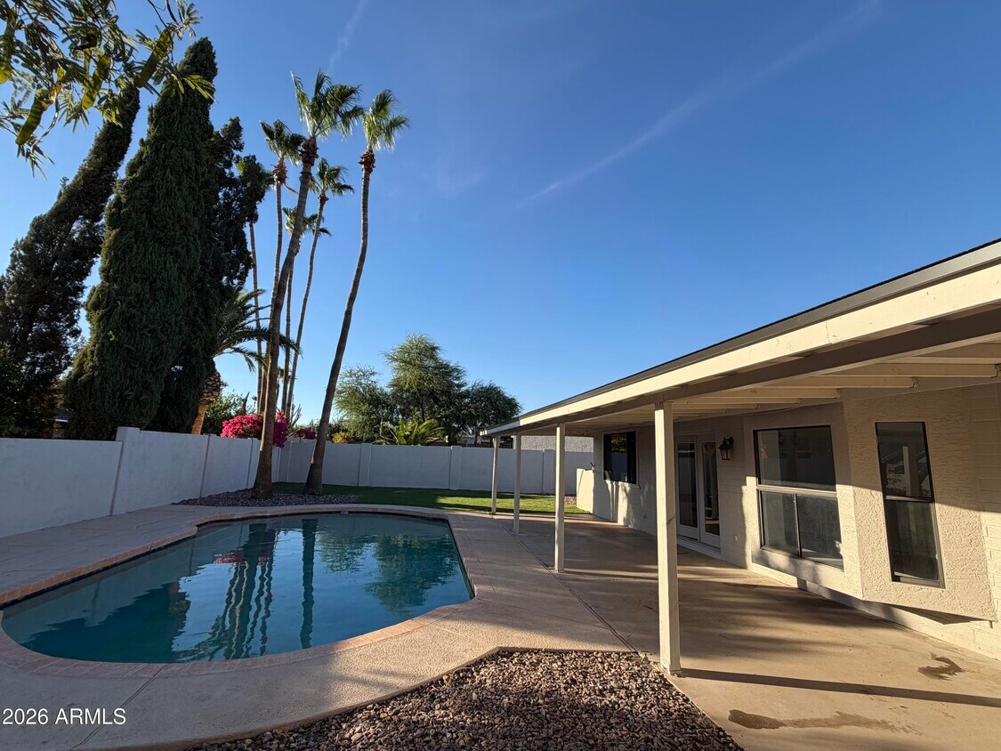 Building Photo - 6714 E Paradise Ln