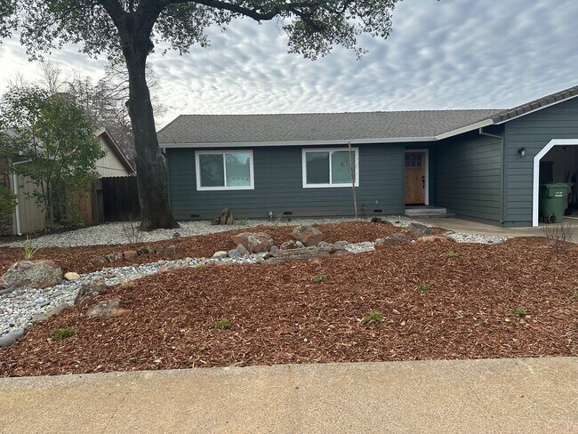 Building Photo - Move-in ready! Just remodeled! Many upgrades!