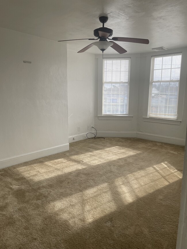 Building Photo - 804 E 26th St