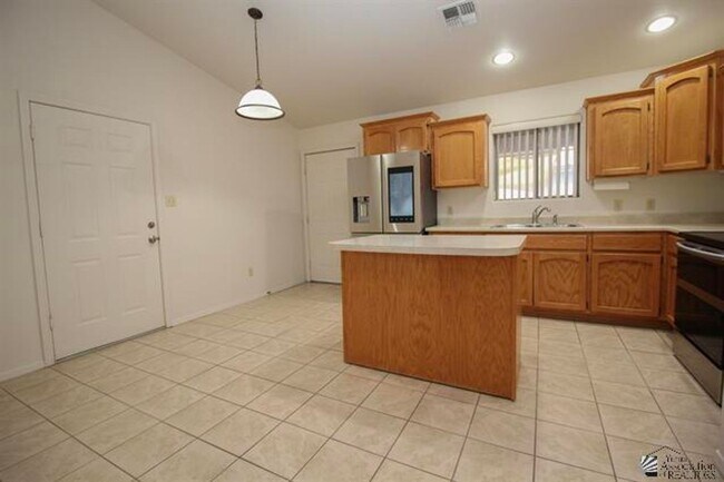 Foto del edificio - 3 Bedroom SOLAR Home in the Foothills for Rent!