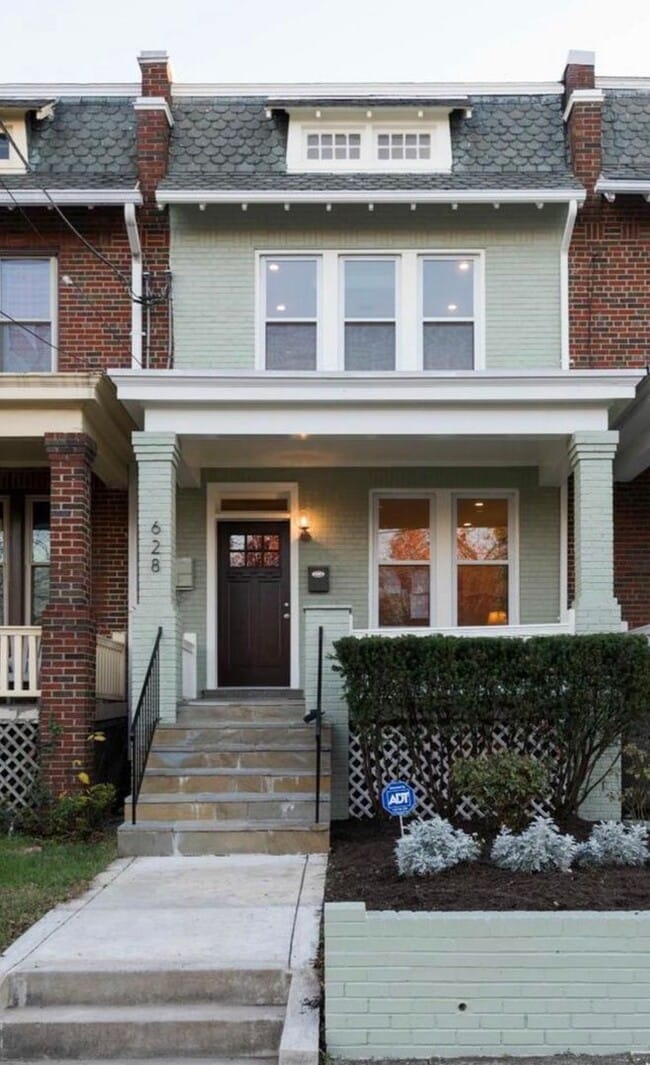 Building Photo - 628 Madison St NW