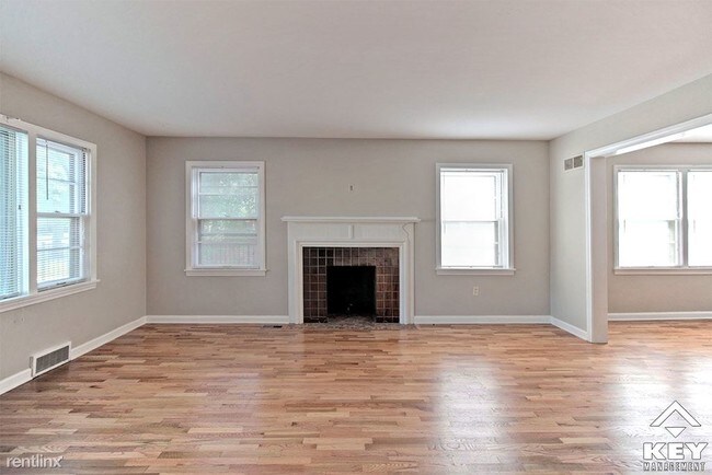 Foto del edificio - 3 br, 2 bath Townhome - 4121 E Douglas Ave