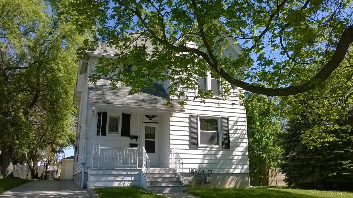 488 Columbia Ave, Elgin, IL 60120 House Rental in Elgin, IL