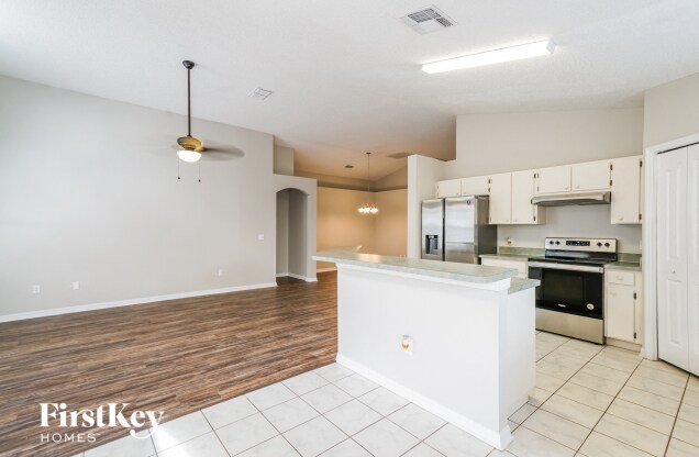 Foto del edificio - 13533 White Elk Loop