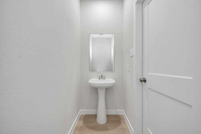 Building Photo - 473 Shoreview Dr