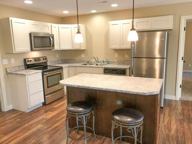 Foto del edificio - Like-New Ranch Home — 3 Bed / 2 Bath in Fo...