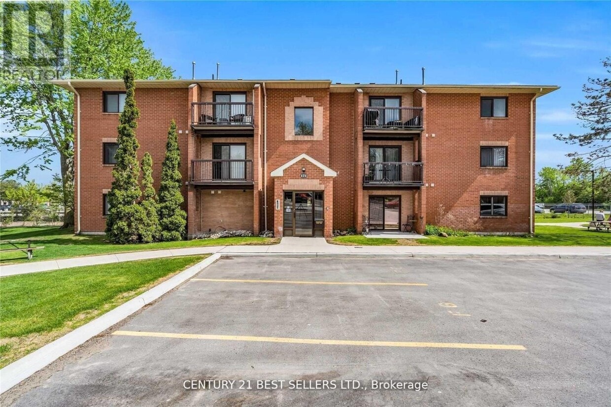 Primary Photo - 171-171 Edgehill Dr