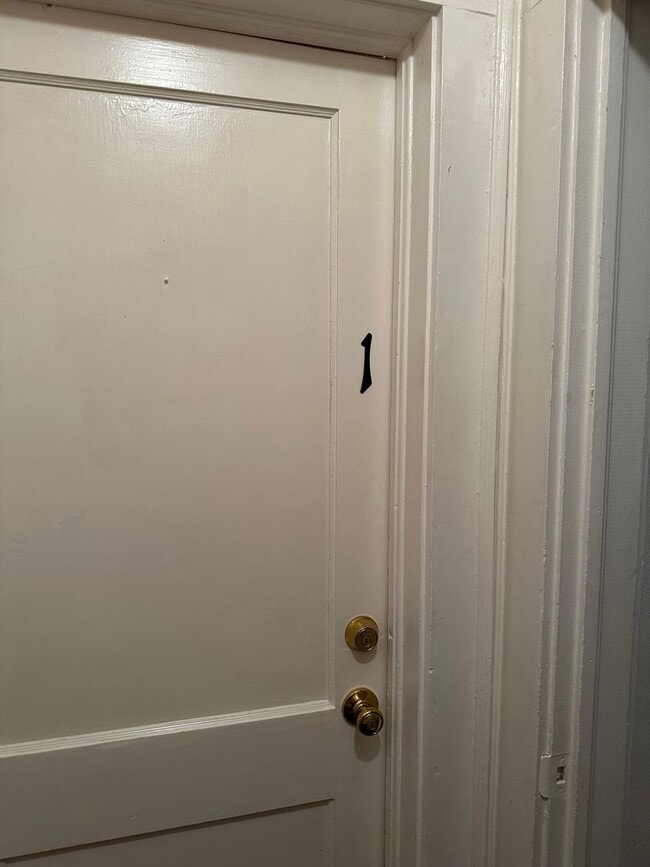 Building Photo - 2 Bedroom Downstairs Duplex in Norfolk