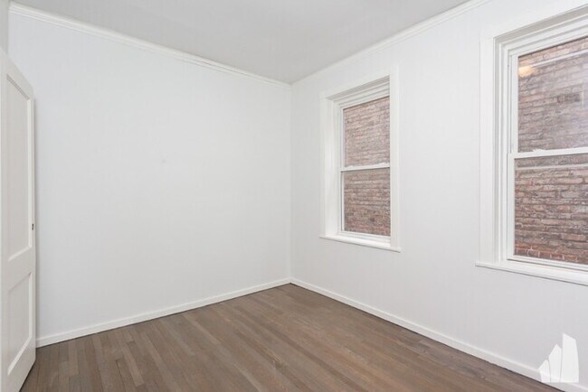 Foto del edificio - 3245 W Fullerton Ave