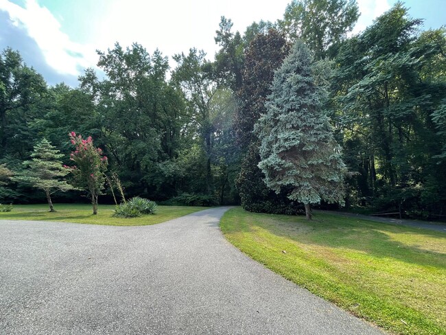 Building Photo - COMMUTERS DREAM!  PRIVATE ACREAGE STAFFORD AND MINUTES TO VRE