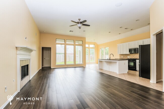 Foto del edificio - 13043 Golden Water Ct