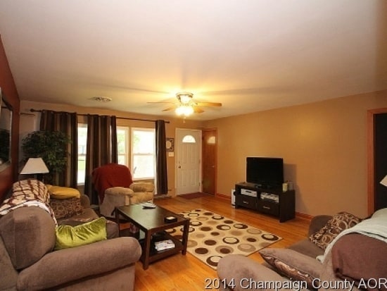 Building Photo - 3bed/2bath near Old Farm Shops