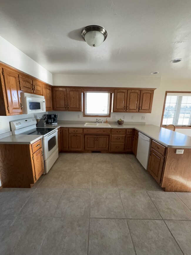 Kitchen view - 1705 Burgoyne Ct