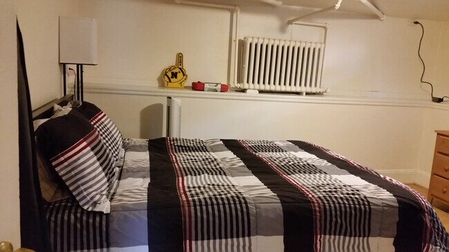 Foto del edificio - Coming soon! 1 bedroom apartment in EASTPORT!