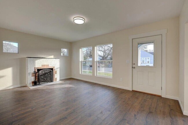 Foto del edificio - 830 W 12th St