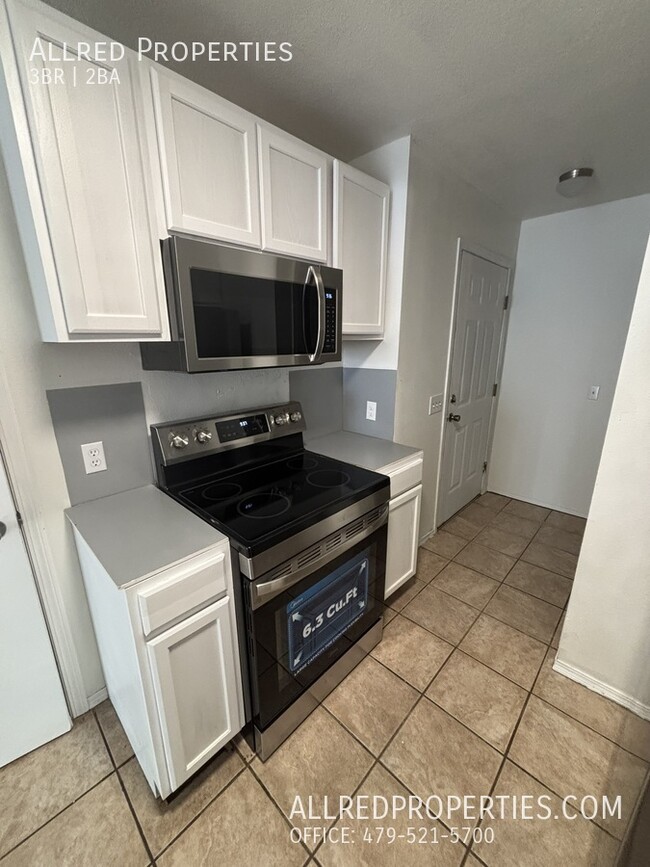 Building Photo - Remodeled with Brand New Kitchen Appliance...