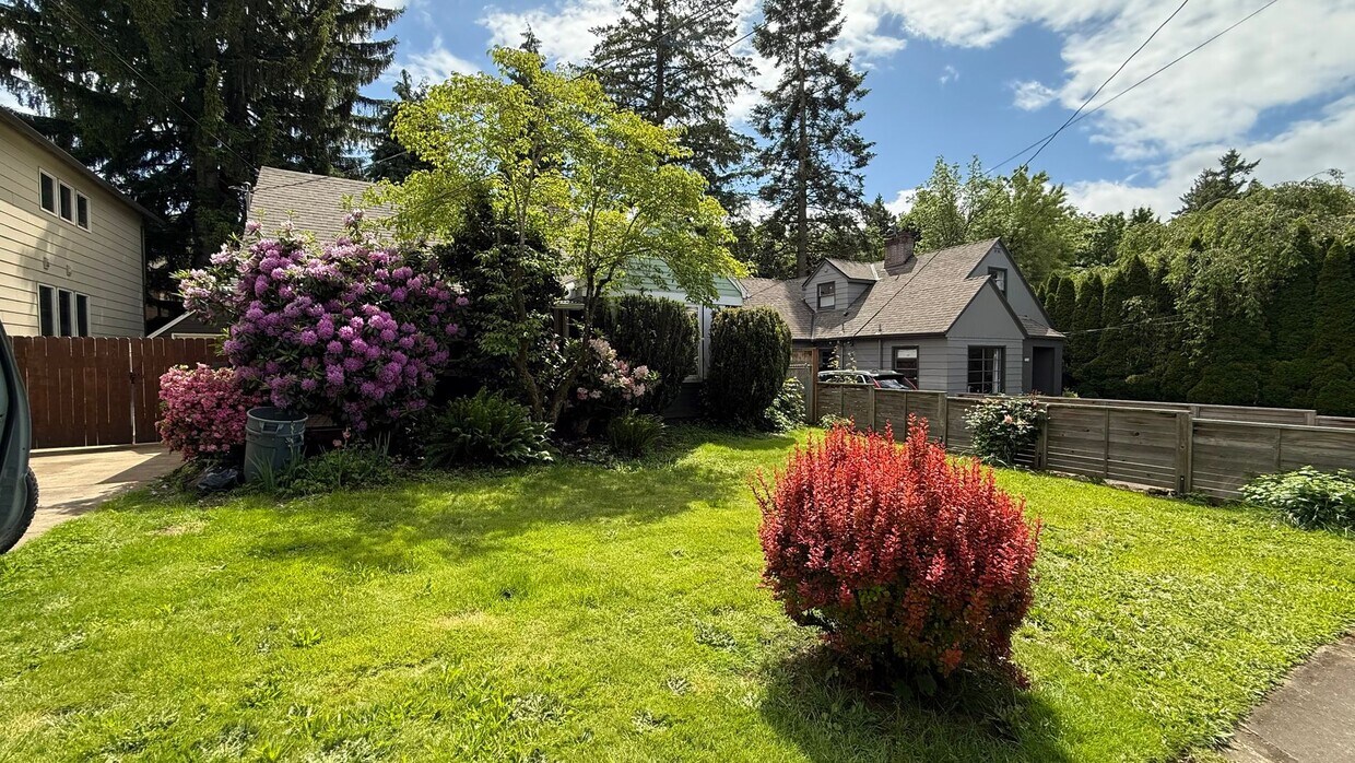 Foto principal - Charming 4-Bedroom, 2-Bath Home in the Hea...
