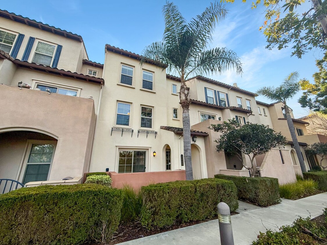 Foto principal - Stunning 3B/2.5BA Townhome in San Marcos w...