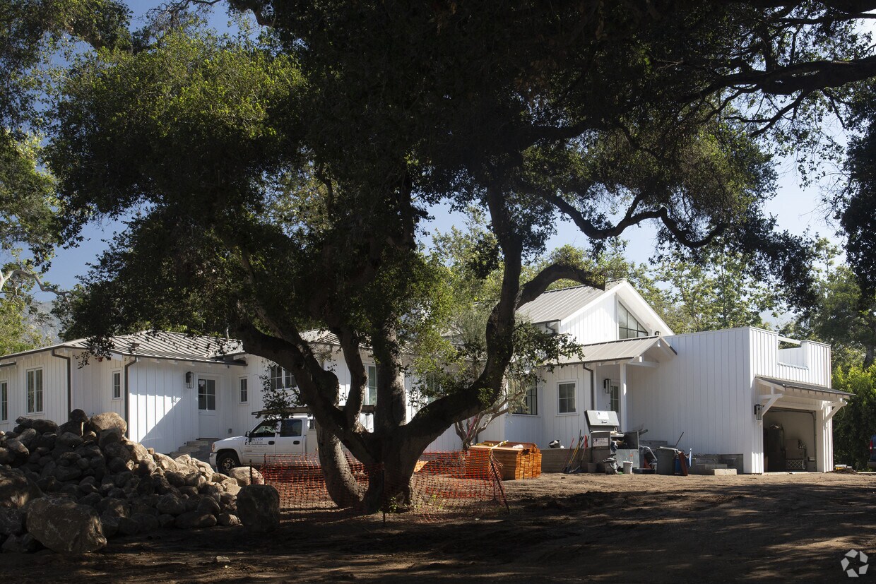 Primary Photo - 202 Olive Mill Rd