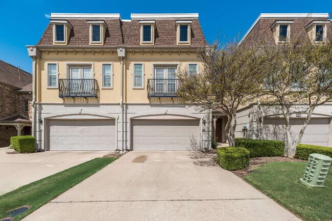 Foto del edificio - Dog friendly 3-2.5-2 Townhome in the heart of Plano!
