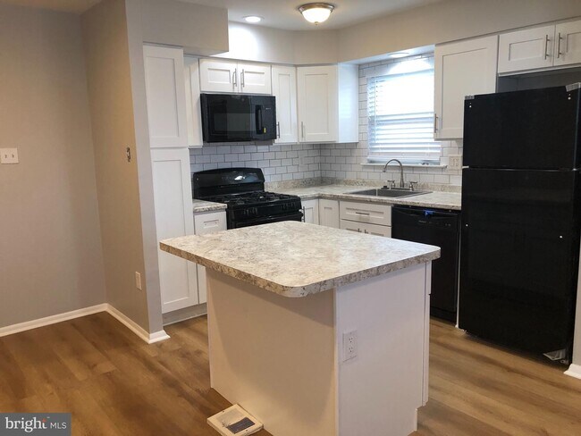 Building Photo - 4718 St Denis Dr
