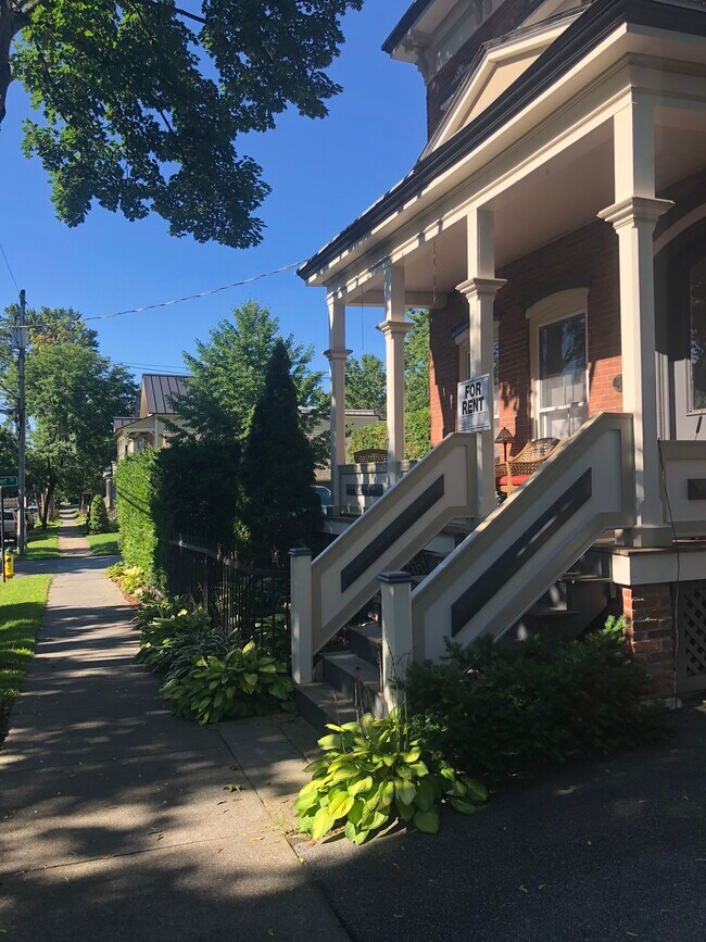 Foto del edificio - 147 Woodlawn Ave