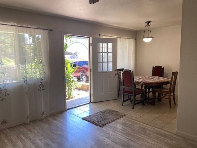 Foto del edificio - Shasta Lake Home w/ large yard!