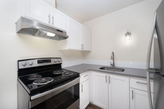 Foto principal - 1 bedroom in Oregon City! Must See!! 1ST M...