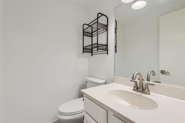Building Photo - 900 Taulbee Ln