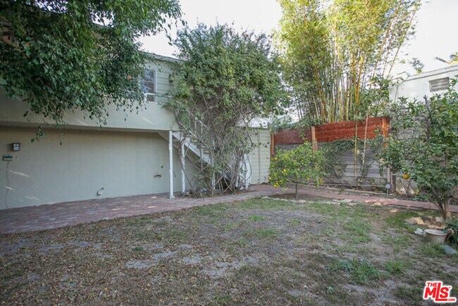 Building Photo - 815 Crestmoore Pl