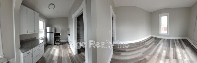 Foto del edificio - 133 Winifred St W