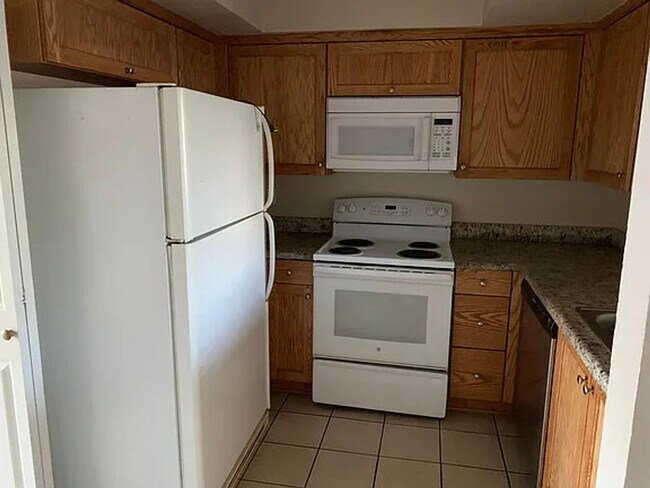 Foto del edificio - Affordable Condo Centrally Located in Riverside