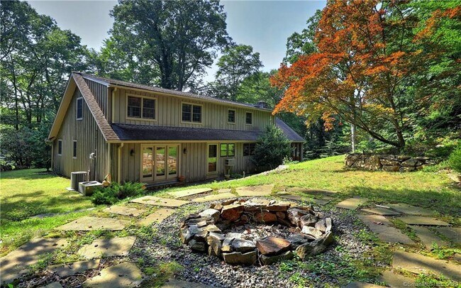 Building Photo - 11 Partrick Ln
