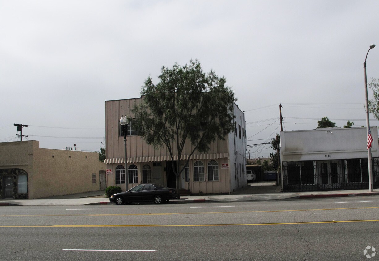 Building Photo - 9106-9108 1/2 Valley Bl.