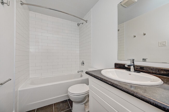 Photo du bâtiment - Woodside Avenue Apartments