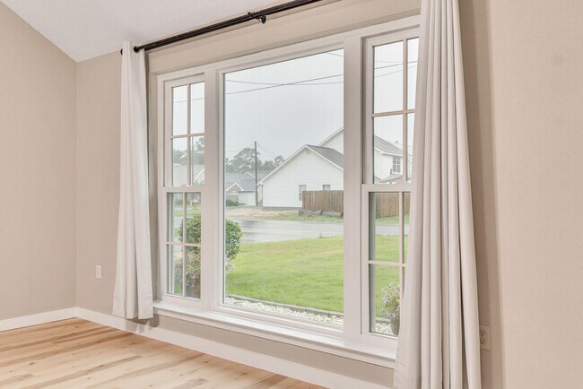 Foto del edificio - 467 Sandy Ridge Cir