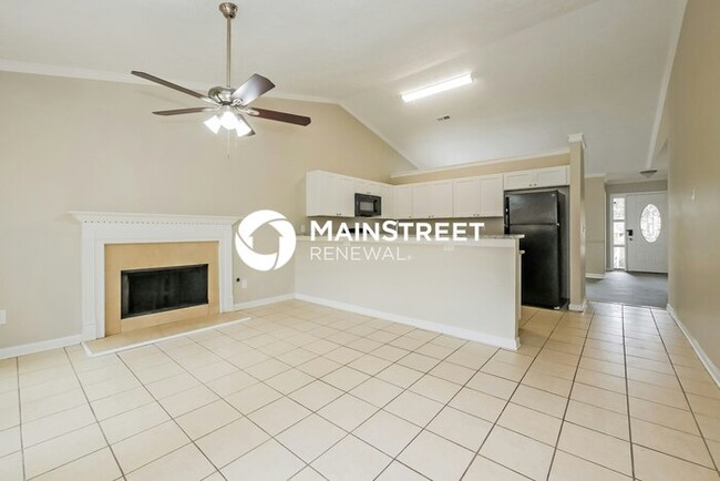 Building Photo - 3 Bedroom Pet-Friendly Home in Riverdale, GA with Main Street Renewal