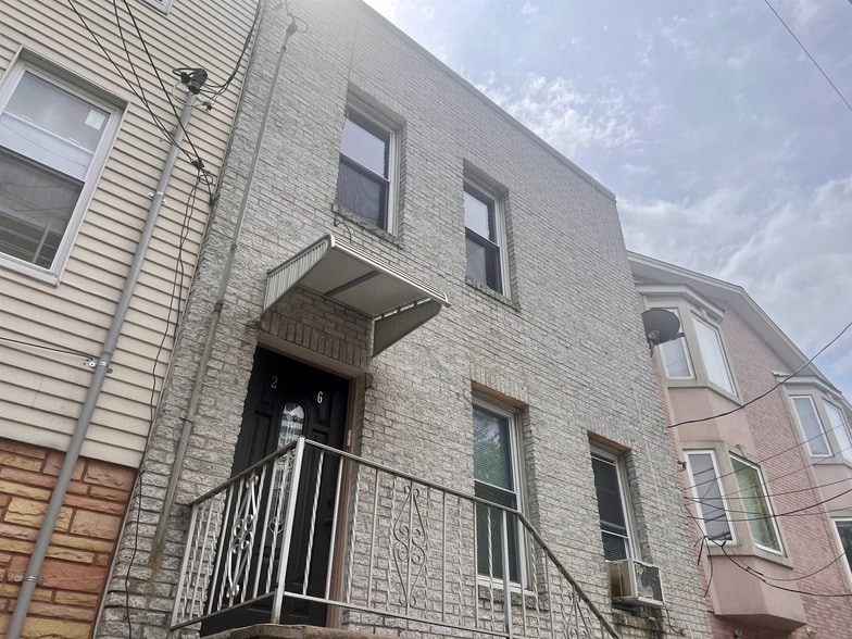 Primary Photo - 26 Dales Ave