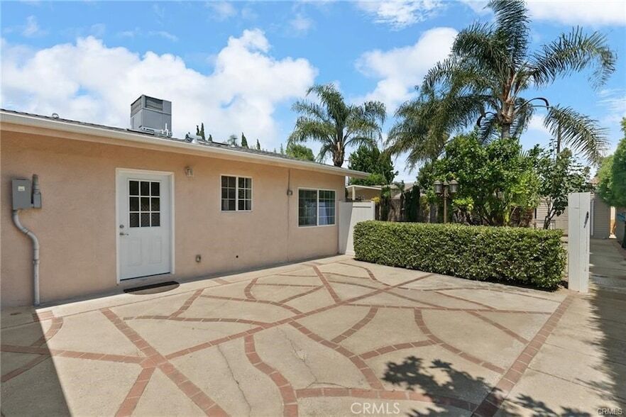 Primary Photo - 6502 Matilija Ave