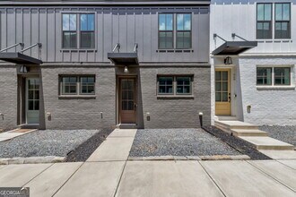 Building Photo - 910 Brees Ct