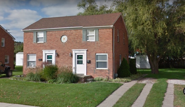 Building Photo - 320 Parkview Dr