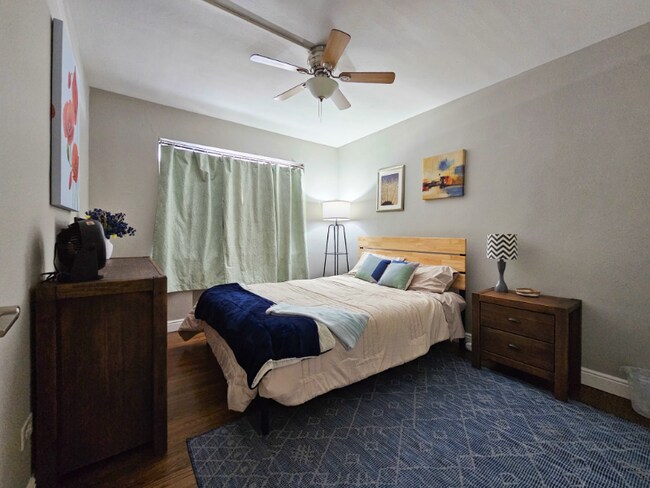 Building Photo - 1520 Glencoe St