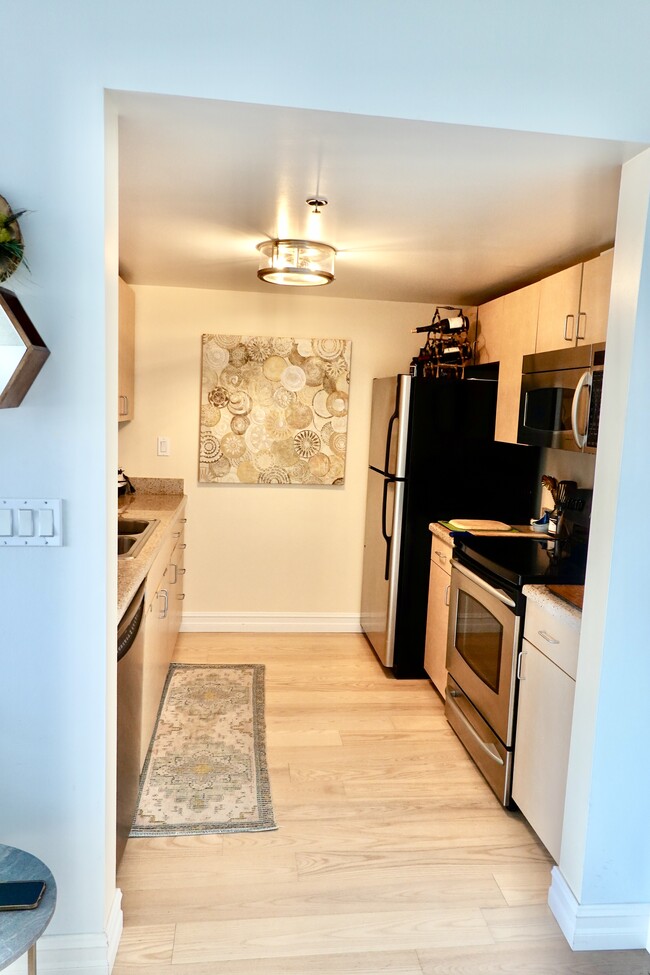 Kitchen - 425 W Beech St