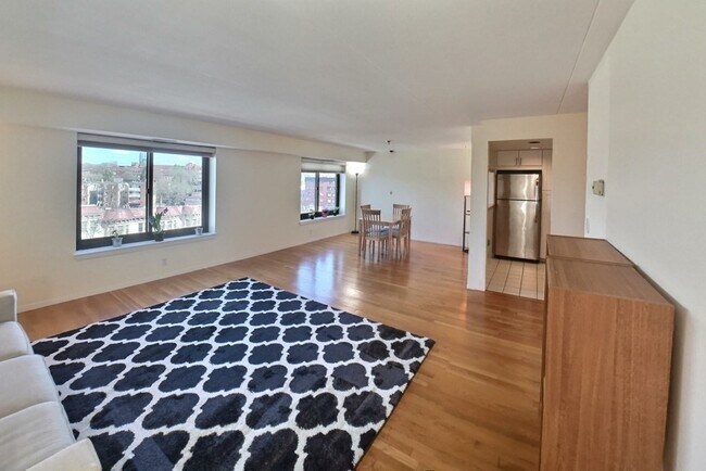Foto del edificio - 1243 Beacon St