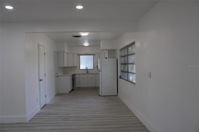 Foto del edificio - 1523 S Fredrica Ave