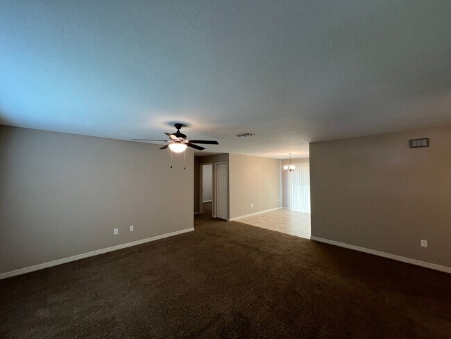 Building Photo - Lovely, 3 Bedroom, 2 Bathroom Home in Ocala!!