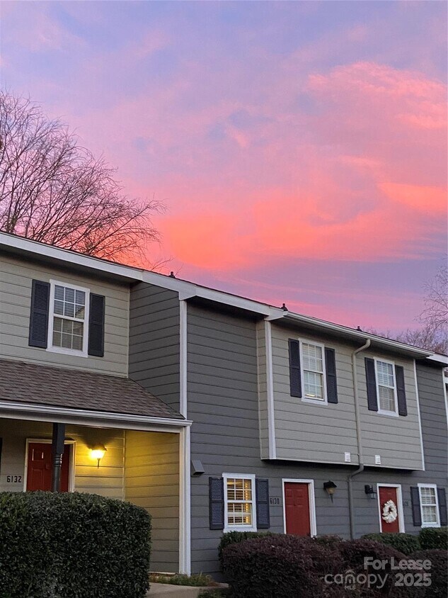 Foto principal - 6132 Heathstone Ln