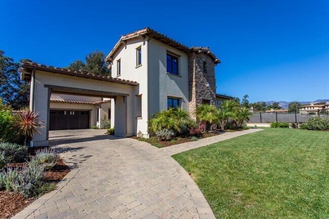 Building Photo - Large 5 bed / 5 bath Tuscan Style Home on ...