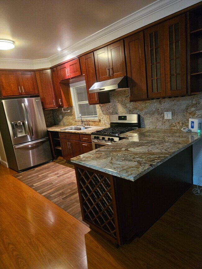 Foto del edificio - 1824 Irving Ave