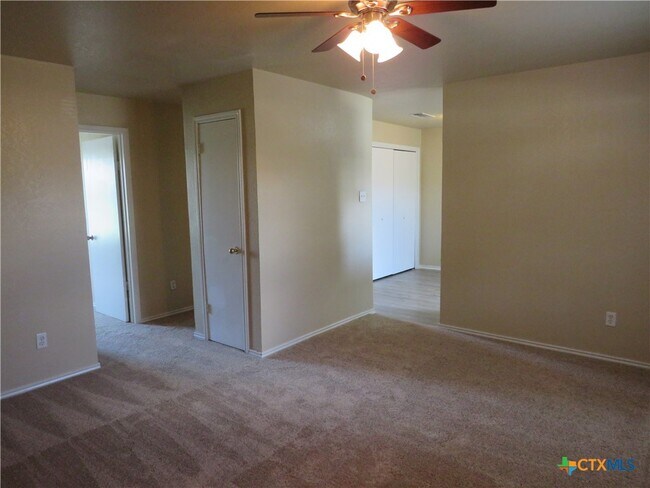 Building Photo - 1602 Benttree Dr